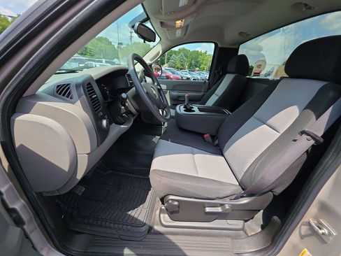 Used 2009 Chevrolet Silverado 1500 W/T RWD image 3