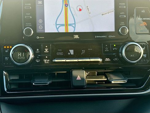 Used 2020 Toyota Highlander Limited image 19