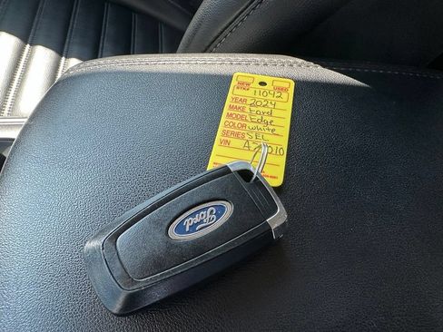 Used 2024 Ford Edge SEL AWD/4WD image 8