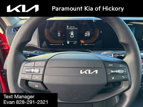 Used 2025 Kia K4 LXS image 25