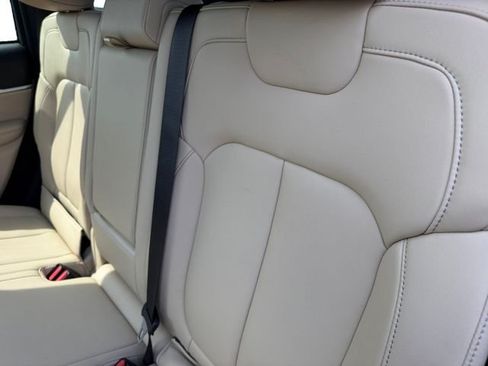 Used 2023 Jeep Grand Cherokee Limited AWD/4WD image 12