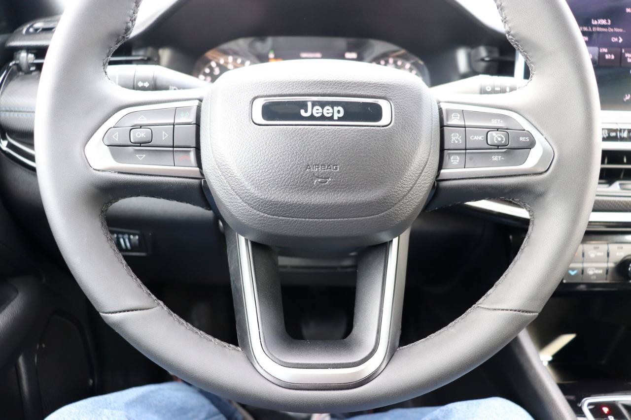 Used 2026 Jeep Compass Limited AWD/4WD image 25