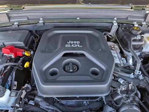 Used 2022 Jeep Wrangler Unlimited Sahara AWD/4WD image 33