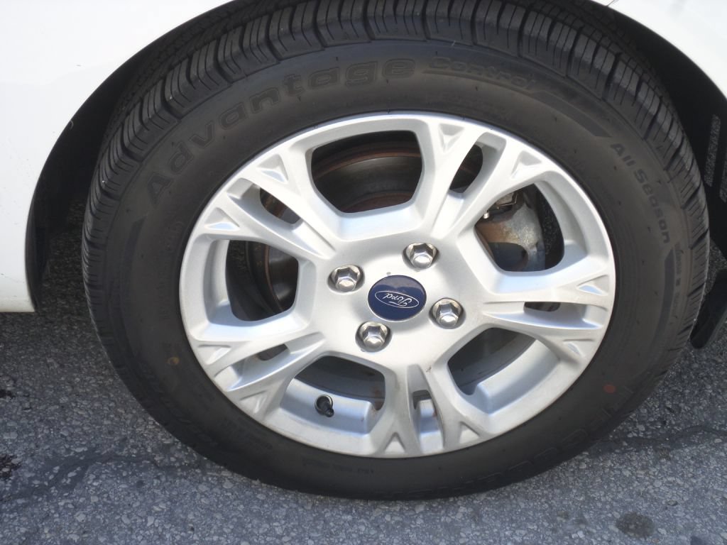 Used 2014 Ford Fiesta SE FWD image 9