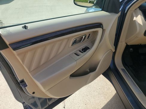 Used 2018 Ford Taurus Limited w/ Driver Assist Package image 30