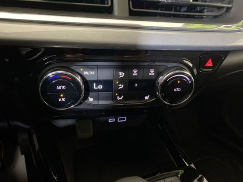 Used 2024 Chevrolet Trax LT w/ Driver Confidence Package FWD image 42