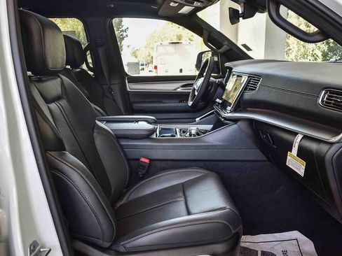 New 2026 Jeep Grand Wagoneer L Limited w/ Premium Group II image 17