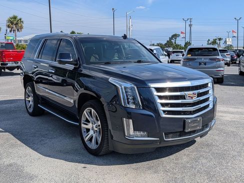 Used 2020 Cadillac Escalade Luxury AWD/4WD image 3