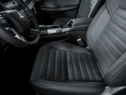 New 2025 Mitsubishi Outlander TRAIL image 13