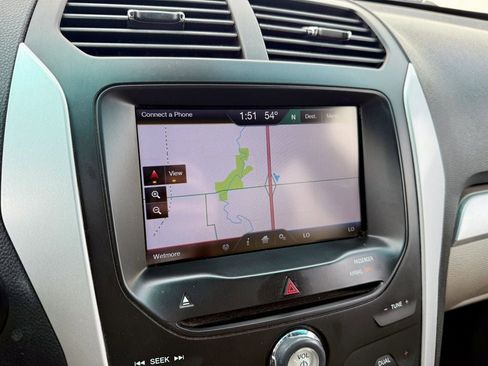 Used 2014 Ford Explorer XLT w/ Equipment Group 202A AWD/4WD image 26