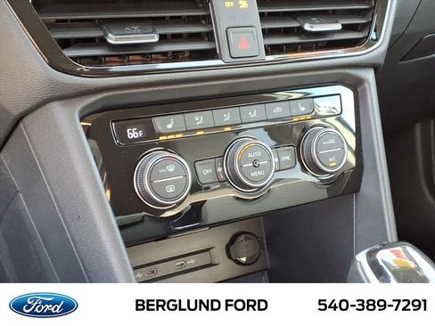 Used 2024 Volkswagen Taos SE image 25