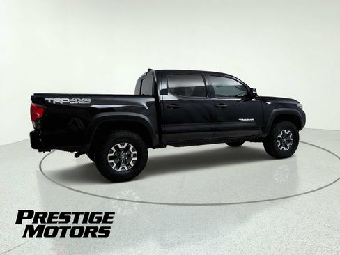 Used 2018 Toyota Tacoma TRD Off-Road w/ Technology Package AWD/4WD image 8