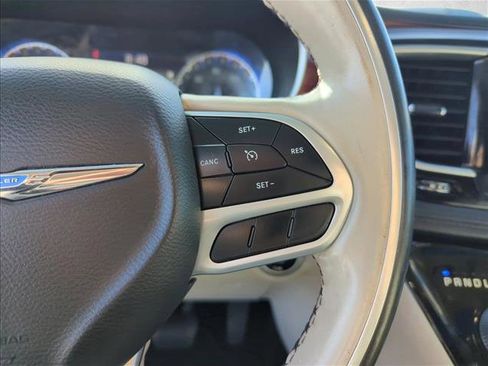 Used 2020 Chrysler Pacifica Limited image 19