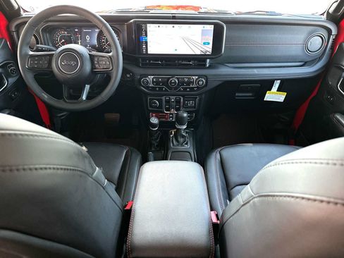Used 2025 Jeep Gladiator Rubicon AWD/4WD image 25