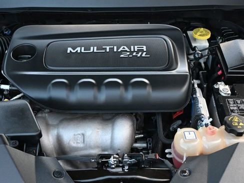 Used 2019 Jeep Cherokee Latitude Plus FWD image 17