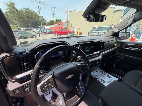 Used 2023 Chevrolet Silverado 1500 LT AWD/4WD image 21