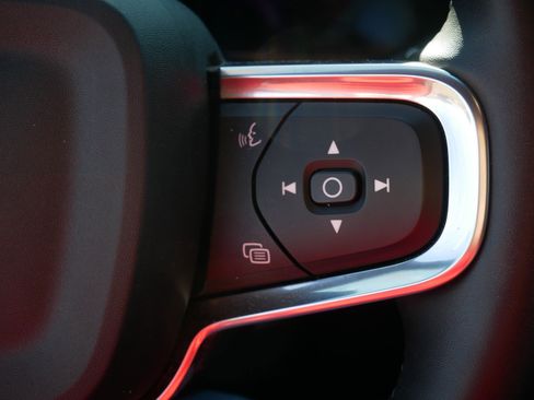 Certified 2022 Volvo XC40 P8 Recharge Ultimate image 25