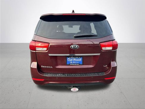Used 2017 Kia Sedona LX w/ LX Essentials Premium Package image 8