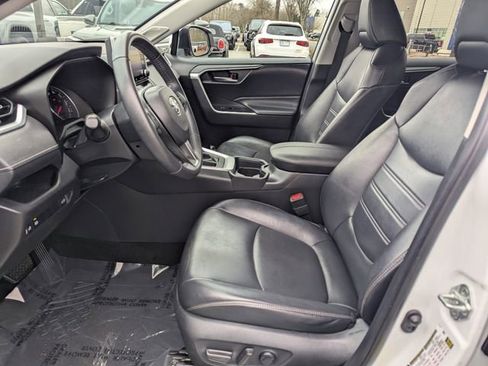Used 2019 Toyota RAV4 XLE Premium image 19