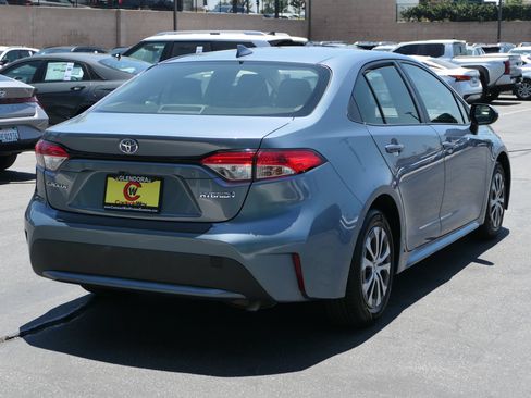 Used 2022 Toyota Corolla LE FWD image 3