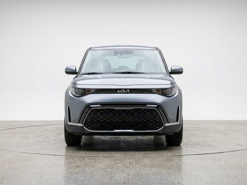 Used 2025 Kia Soul LX w/ LX Technology Package FWD image 2