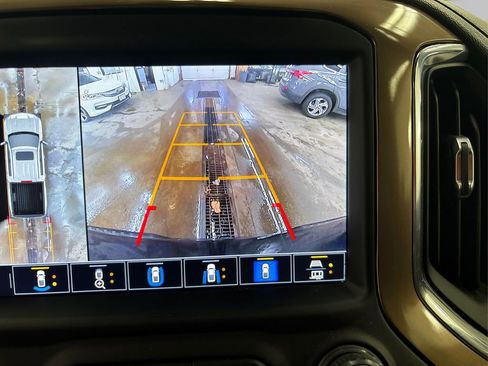 Used 2021 Chevrolet Silverado 1500 High Country image 31