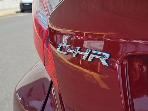 Used 2018 Toyota C-HR XLE FWD image 30