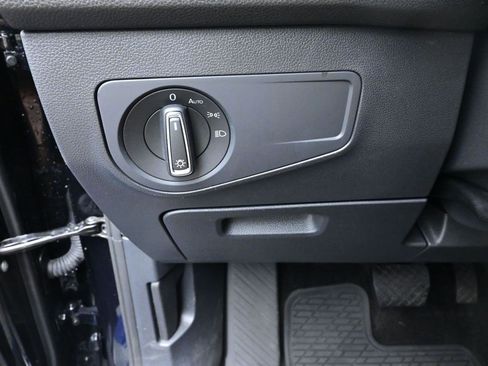 Used 2024 Volkswagen Tiguan SE image 17