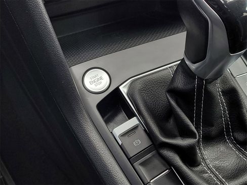 Used 2022 Volkswagen Taos SE image 19