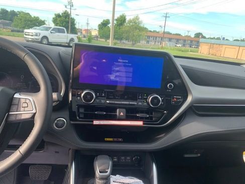 New 2026 Toyota Highlander Limited AWD/4WD image 21