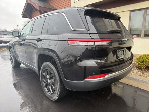 Used 2022 Jeep Grand Cherokee Limited image 9