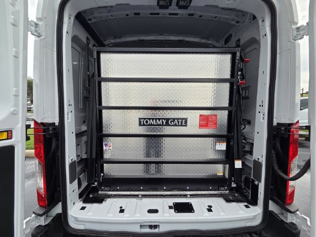 Used 2023 Ford E-Transit Medium Roof RWD image 18