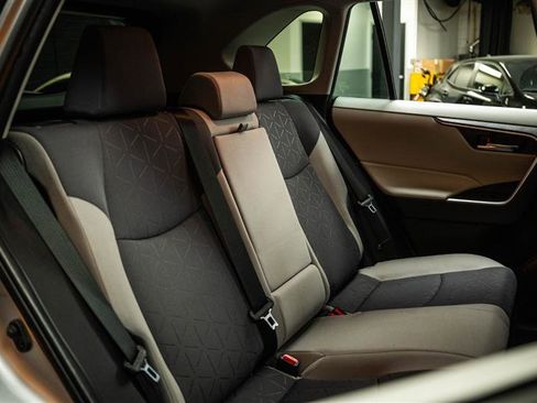 Used 2020 Toyota RAV4 XLE w/ Convenience Package image 12