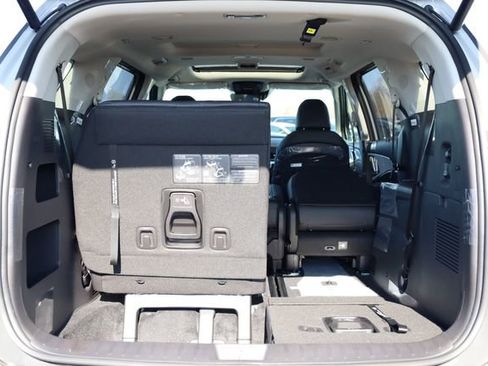 New 2026 Kia Carnival SX FWD image 31