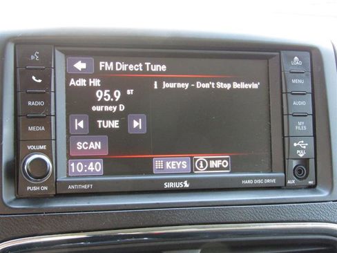 Used 2019 Dodge Grand Caravan SE w/ UConnect Hands-Free Group image 17