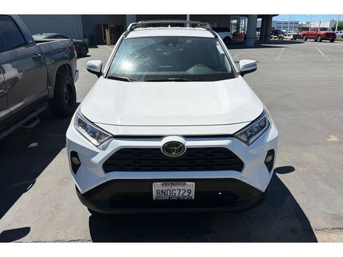 Used 2020 Toyota RAV4 XLE w/ Carpet Mat Package FWD image 3