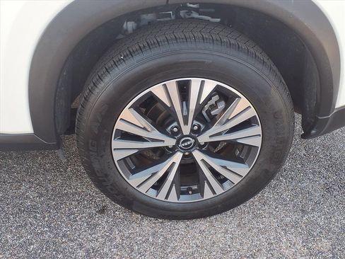 Used 2023 Nissan Rogue SV image 25