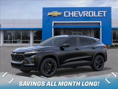 New 2026 Chevrolet Trax LT w/ Driver Confidence Package FWD image 2