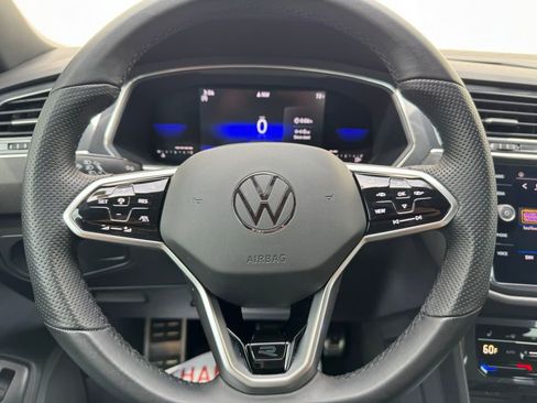 Used 2022 Volkswagen Tiguan SE R-Line image 18