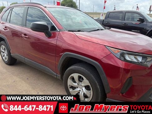 Used 2020 Toyota RAV4 LE image 4