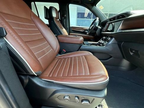 Used 2023 GMC Yukon Denali Ultimate AWD/4WD image 5