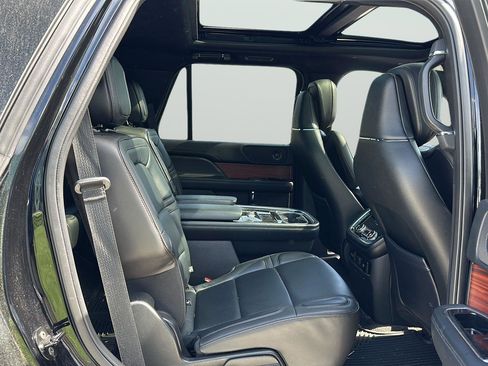 Used 2018 Lincoln Navigator Reserve w/ Technology Package image 11
