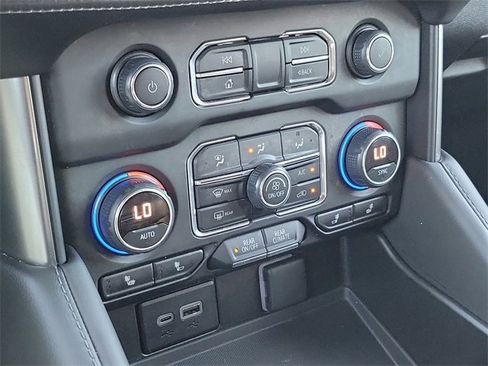 Certified 2023 Chevrolet Suburban Z71 w/ Luxury Package image 27