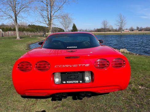 Used 2002 Chevrolet Corvette Coupe w/ Preferred Equipment Group2 RWD image 12