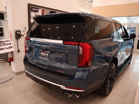 Used 2025 GMC Yukon XL Denali w/ Denali Reserve Package AWD/4WD image 4