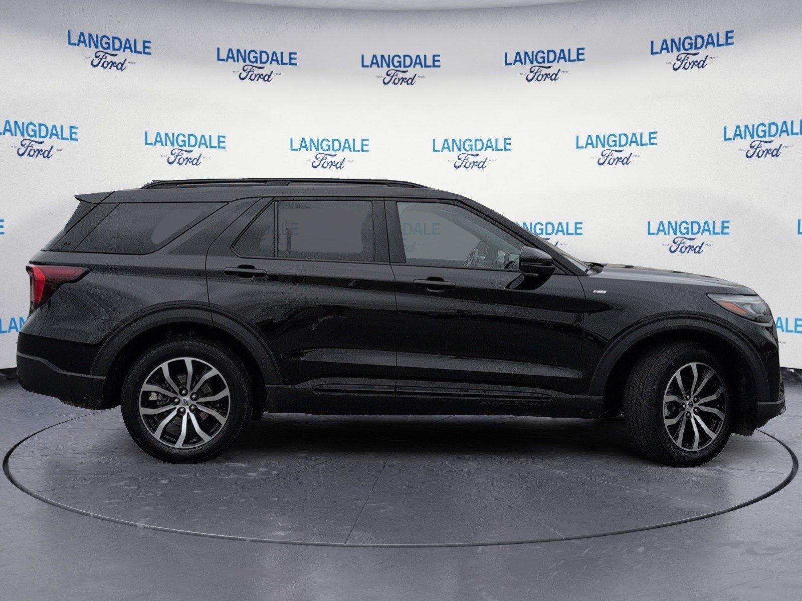 Used 2026 Ford Explorer ST-Line AWD/4WD image 3