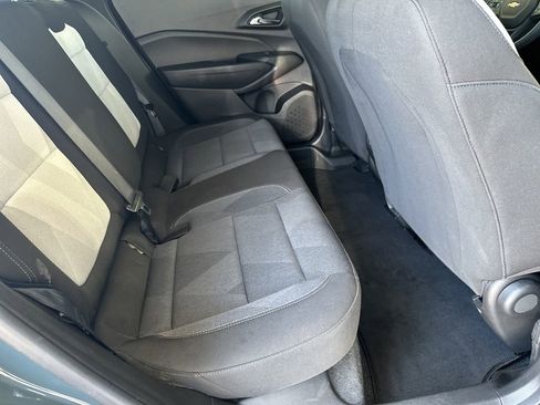 Used 2025 Chevrolet Trax LS w/ LS Convenience Package image 33