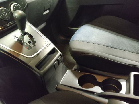 Used 2014 MAZDA MAZDA5 Sport image 26
