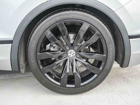 Used 2020 Volkswagen Tiguan SE R-Line image 10