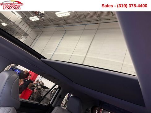 Used 2024 Toyota Highlander Platinum image 22